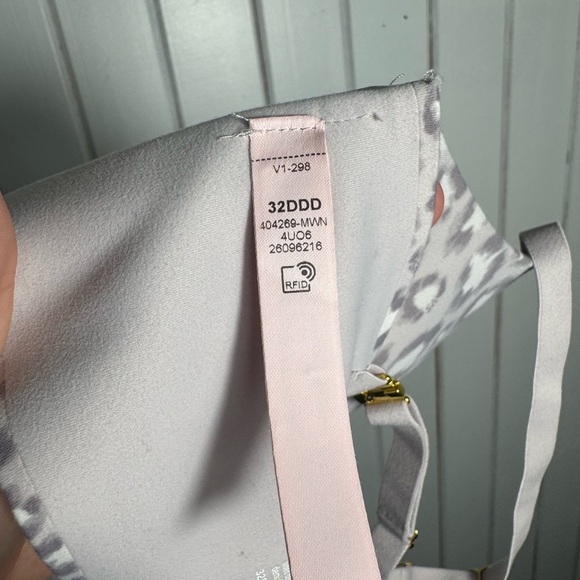 Victoria's Secret Leopard Print Bra - Light Gray - Picture 2 of 3